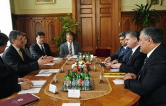 Народни посланик Срђан Шајн и председник Парламента Мађарске Ласло Кевер (фото: www.parliament.hu)